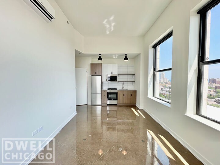 Building Photo - 1139 W Lawrence Ave