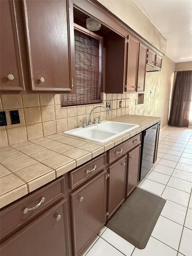Building Photo - 21430 Park Green Dr