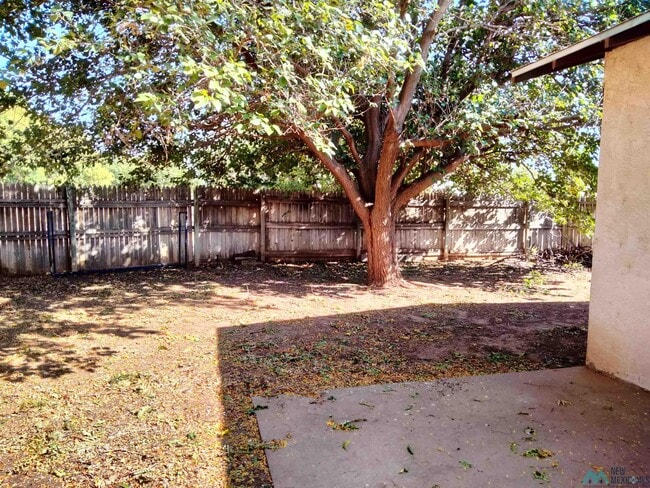 Building Photo - 1808 Arcineiga Dr