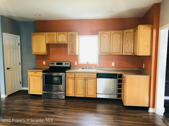 Building Photo - 176 Belmont St