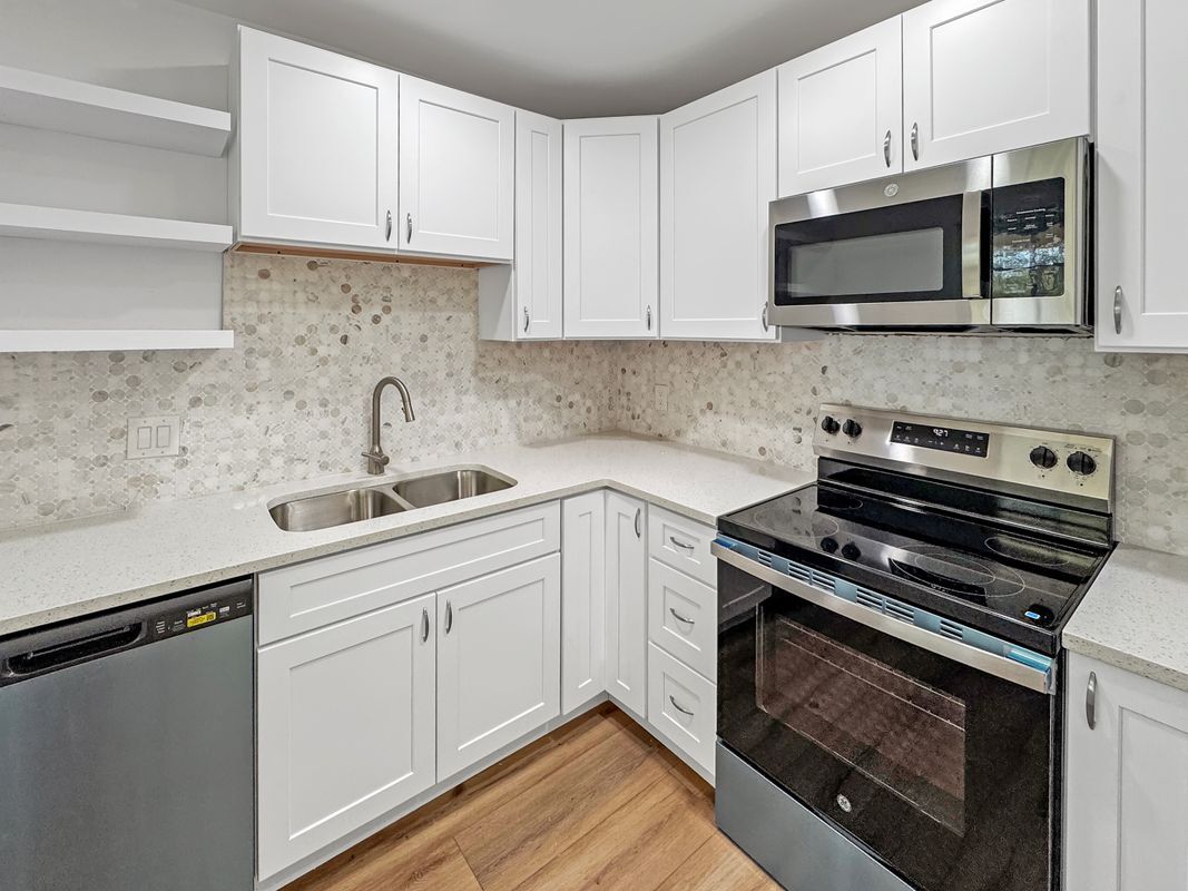 Building Photo - 8300 Bardmoor Blvd