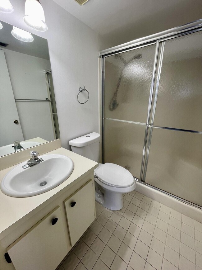 Building Photo - 7070 Golf Colony Ct