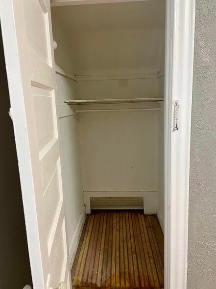 Building Photo - 3867 Ashland Ave