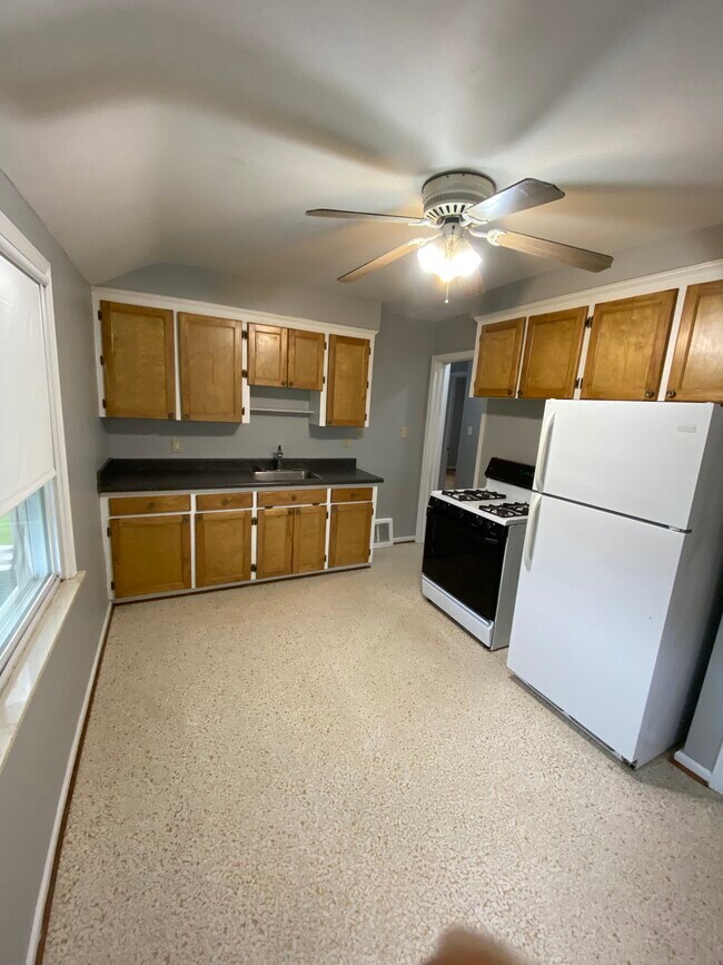 Building Photo - 1577 Lindbergh St