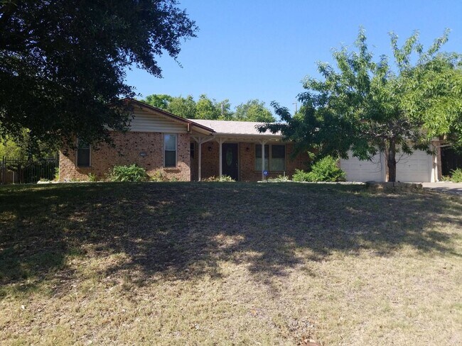Primary Photo - 1109 Shine Ln