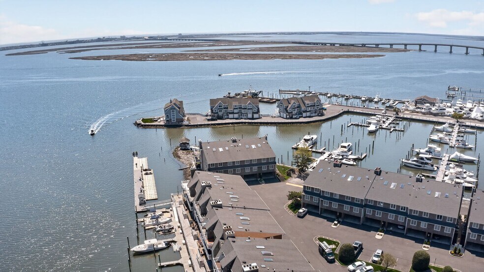 Building Photo - 1401 Harbour Cv S