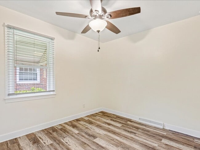 Building Photo - Luxury Remodeled 4 Bedrooms  2 Full Baths
