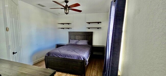 Building Photo - 400 SW 15th Dr