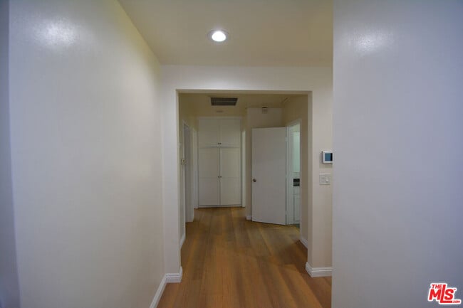 Building Photo - 7061 Louise Ave