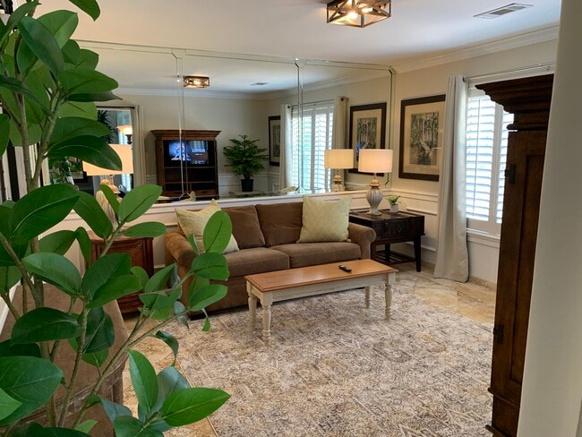 Building Photo - 794 Spring Lake Dr