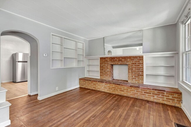 Building Photo - Single Family Home Mariemont