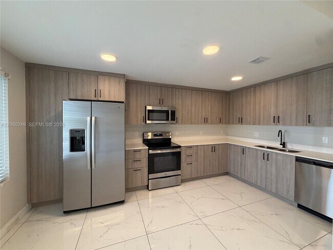 Building Photo - 25779 SW 144th Ave