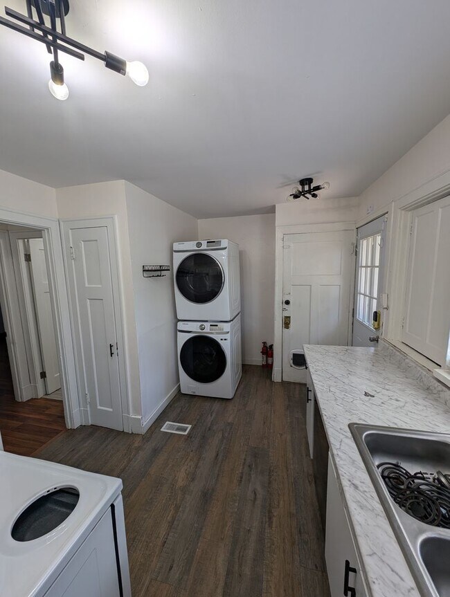 Building Photo - Large Bremerton Original for Rent! Over 23...