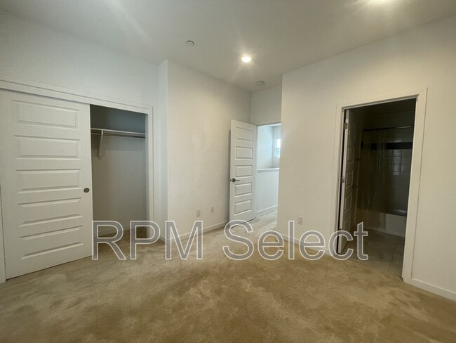 Building Photo - 3568 Troy Dalton St