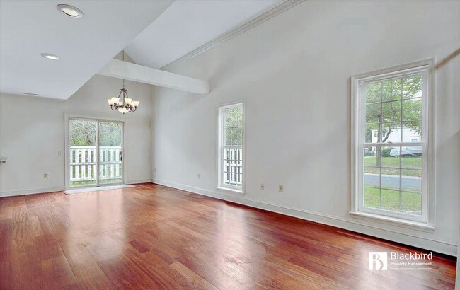 Building Photo - 3347 Iris Pl