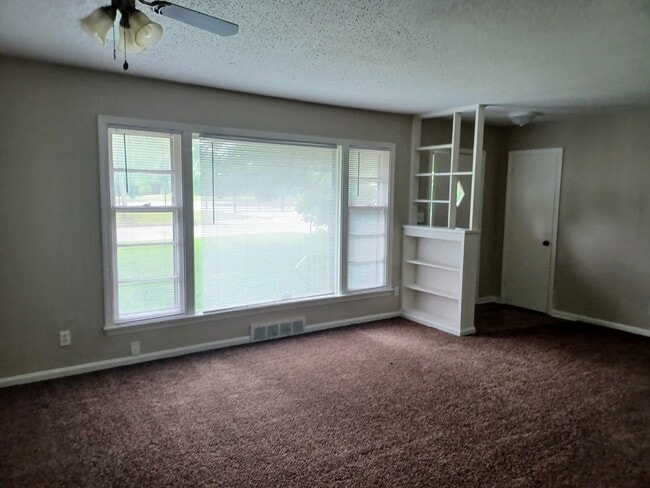 Building Photo - Cozy 3 bedroom, 1 bath home on Northeast side