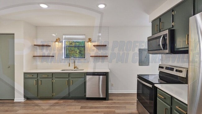 Building Photo - 205 S 11th St