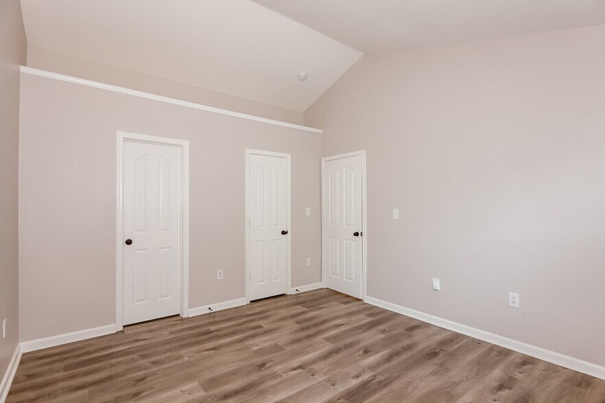 Building Photo - 6825 Chieftain Dr
