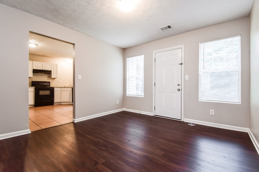 Building Photo - 1322 Sandybrook Ct