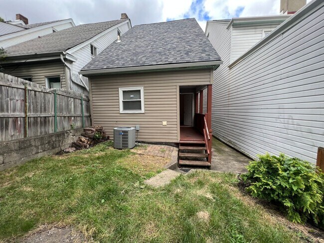 Building Photo - 3 Bedroom Home for Rent