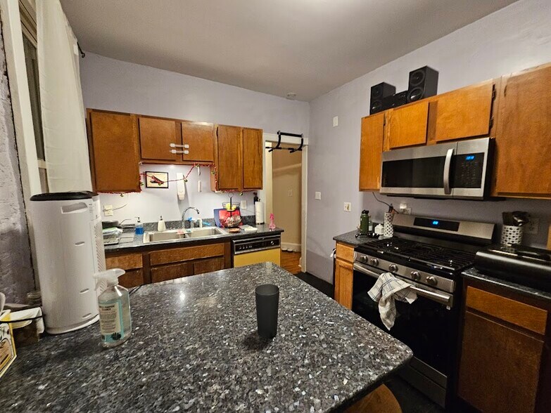 Building Photo - 286 Western Ave