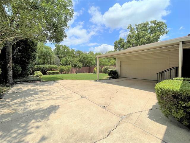 Building Photo - 2317 English Dr