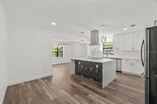 Building Photo - 11218 Creek View Dr