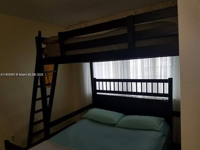 Building Photo - 1430 NE 170th St