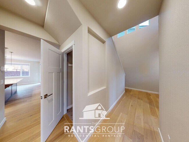 Building Photo - Beautiful New Home in Bradbury Subdivision! Easy I5 Access!