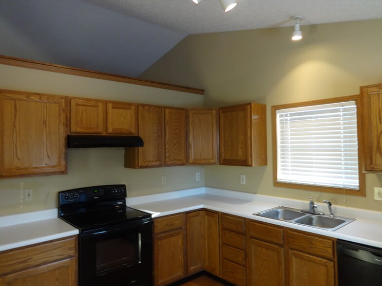 Building Photo - 4633 Stratford Ln