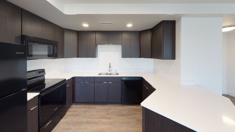 large kitchen - 124 N 29th St