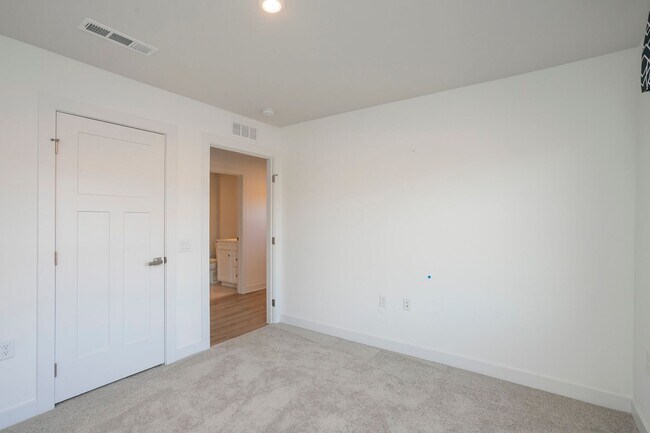 Building Photo - Beautiful One Level Home in Columbia!