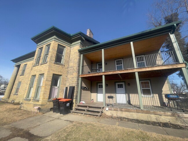 Building Photo - 166 Hudson Ave