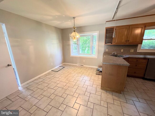 Building Photo - 26 Dorchester Dr