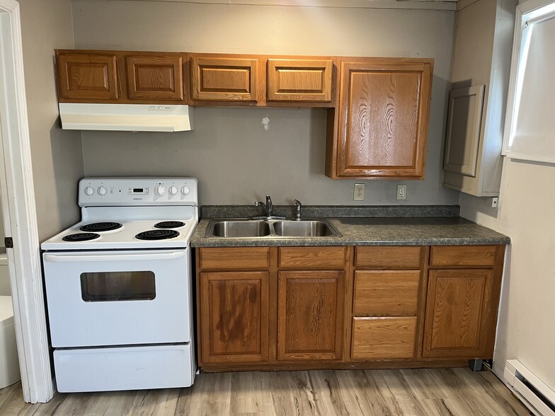 Building Photo - 929 E Clay St