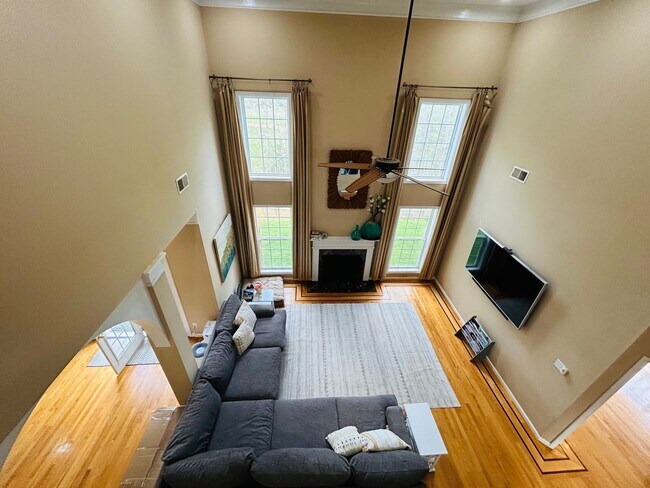 Building Photo - Incredible 4 bedroom/5 bath Tri-level home in Willoughby Park in NW Greensboro with finished base...