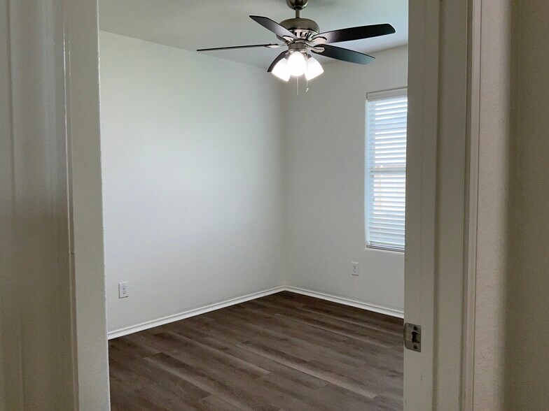 Building Photo - 1143 Desert Willow Ln