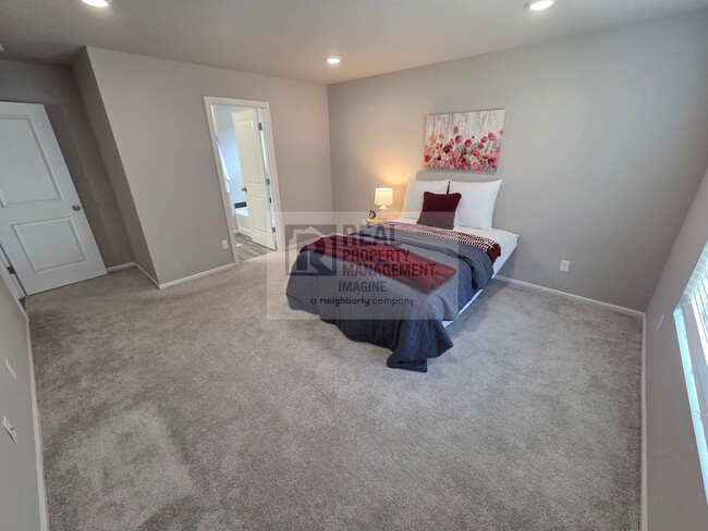 Building Photo - Check out this beautiful 3 bedroom, 2.0 ba...