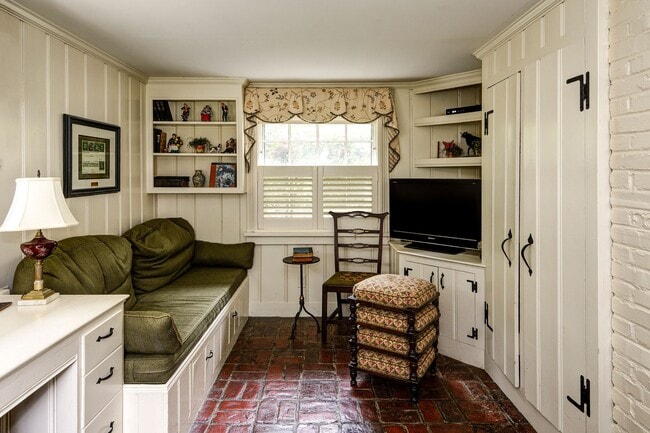 Building Photo - 148 Heritage Rd