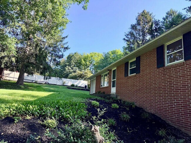 Building Photo - 329 Fairview Dr
