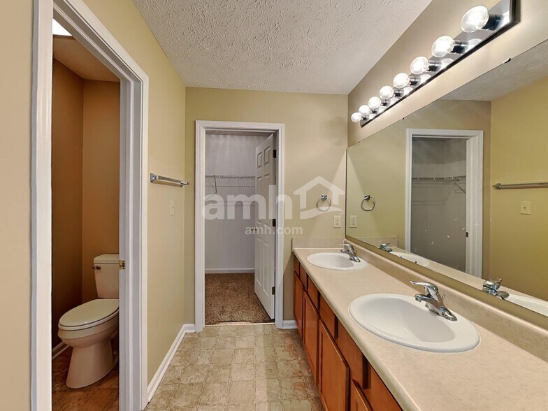 Building Photo - 6591 W Irving Dr