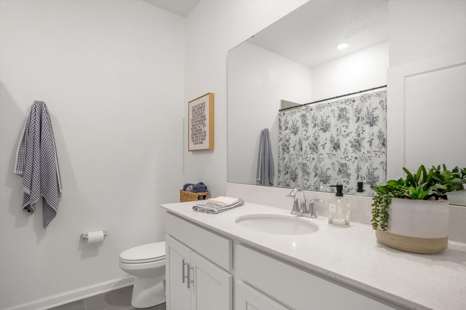 Building Photo - 1820 Church Lake St