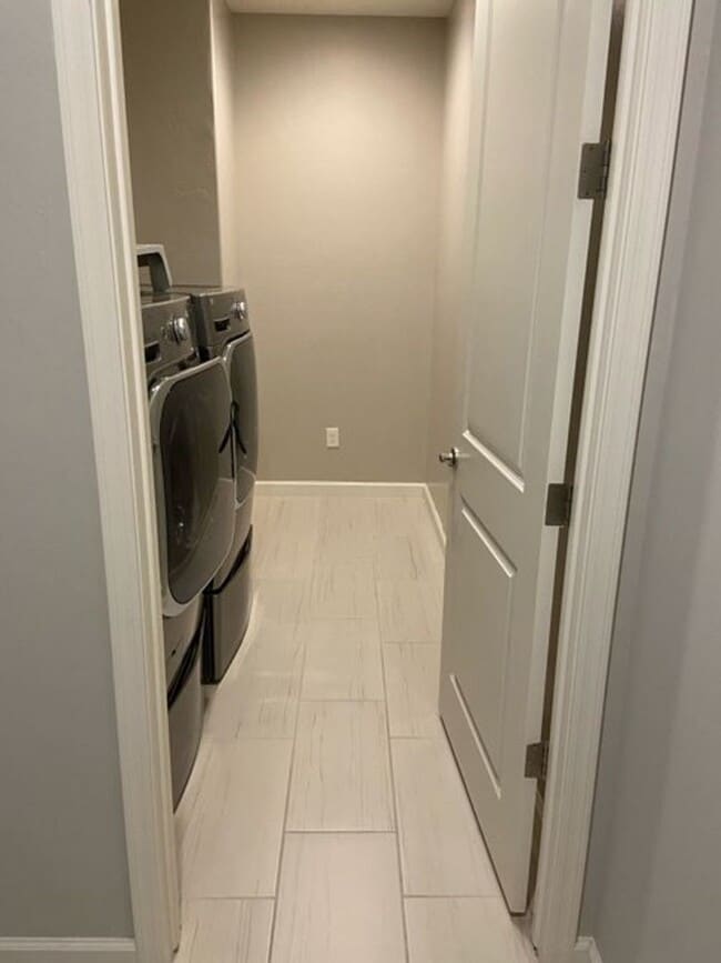 Building Photo - STUNNING NEWER HOME- GATED