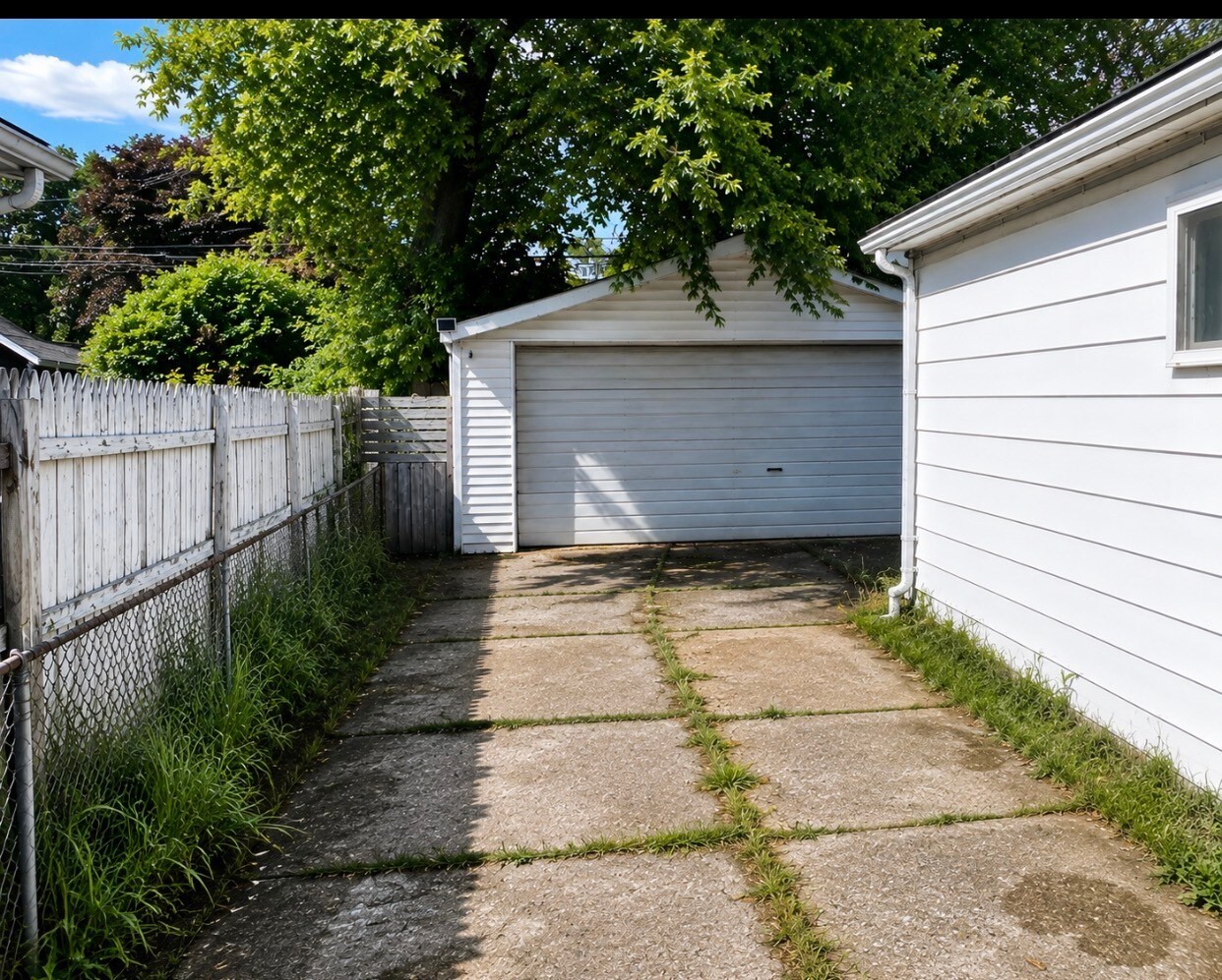 Garage - 11051 Studebaker Ave