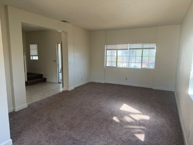 Building Photo - Browns Valley 3 Bedroom 2.5 Bath 2 Story w...
