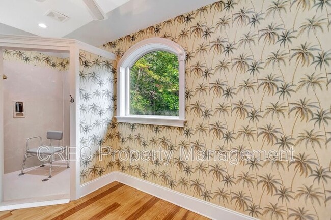 Building Photo - 1392 Eden Rd