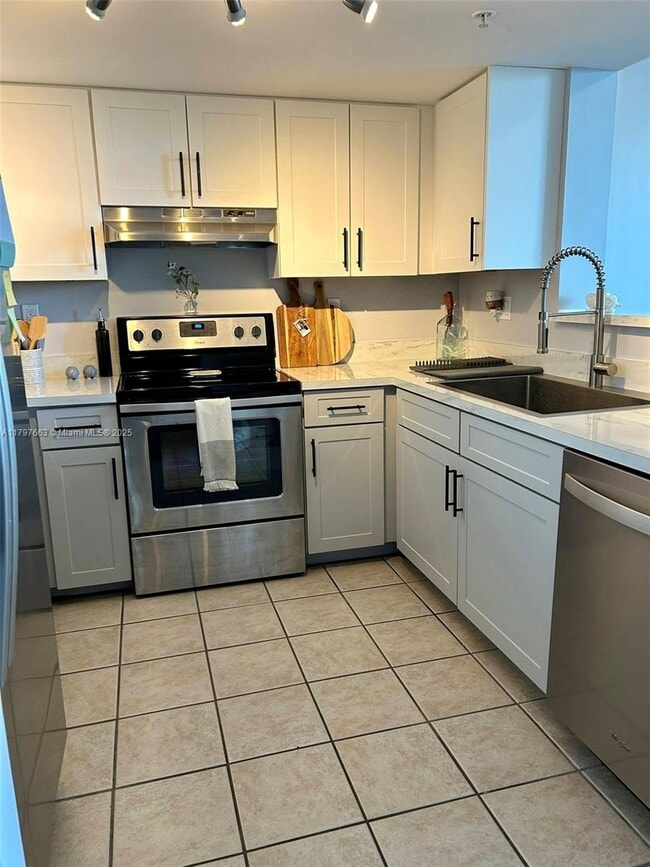 Building Photo - 3000 Coral Wy