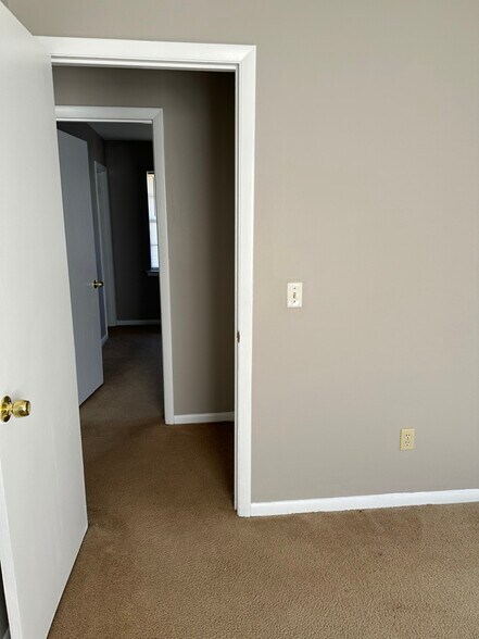 Building Photo - 2211 Shannondoah Dr