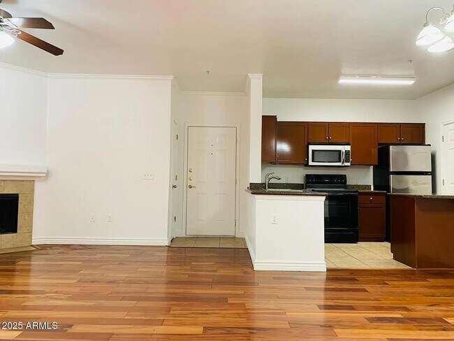 Building Photo - 5345 E Van Buren St