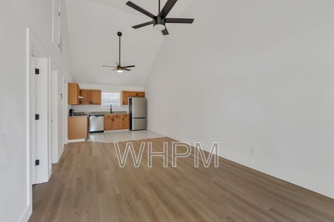 Building Photo - 7208 Melrose Pl